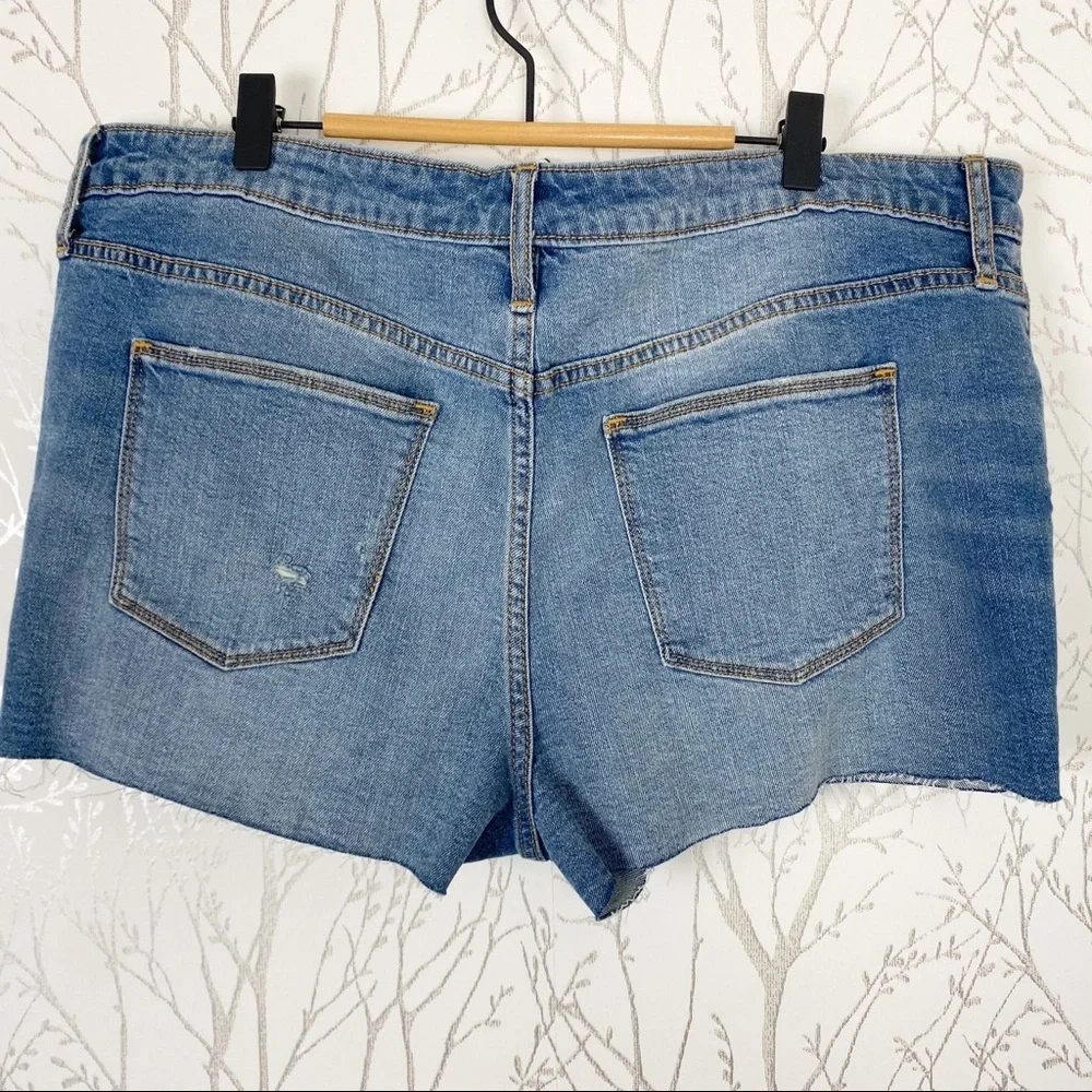 UNIVERSAL THREAD High-Rise Shortie Jean Shorts 16